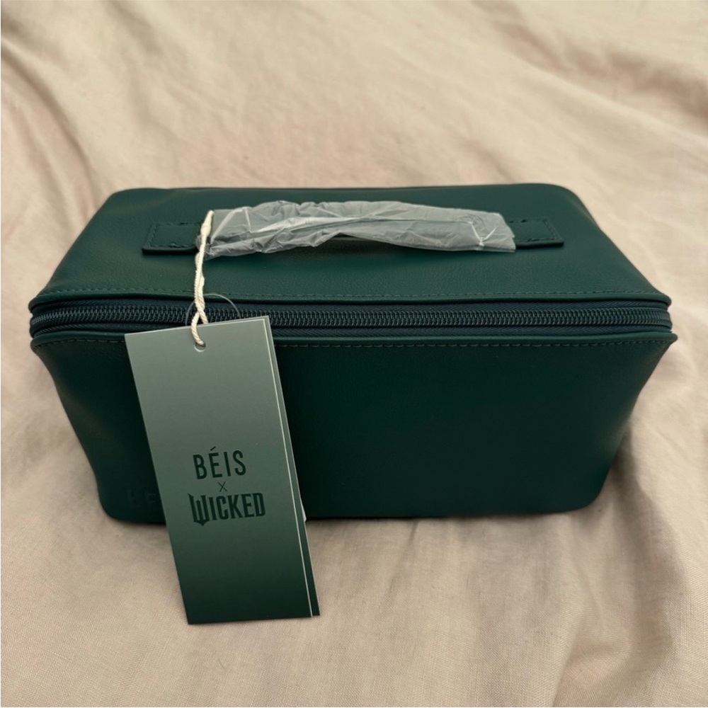 BEIS x Wicked Green Toiletry Bag nwt